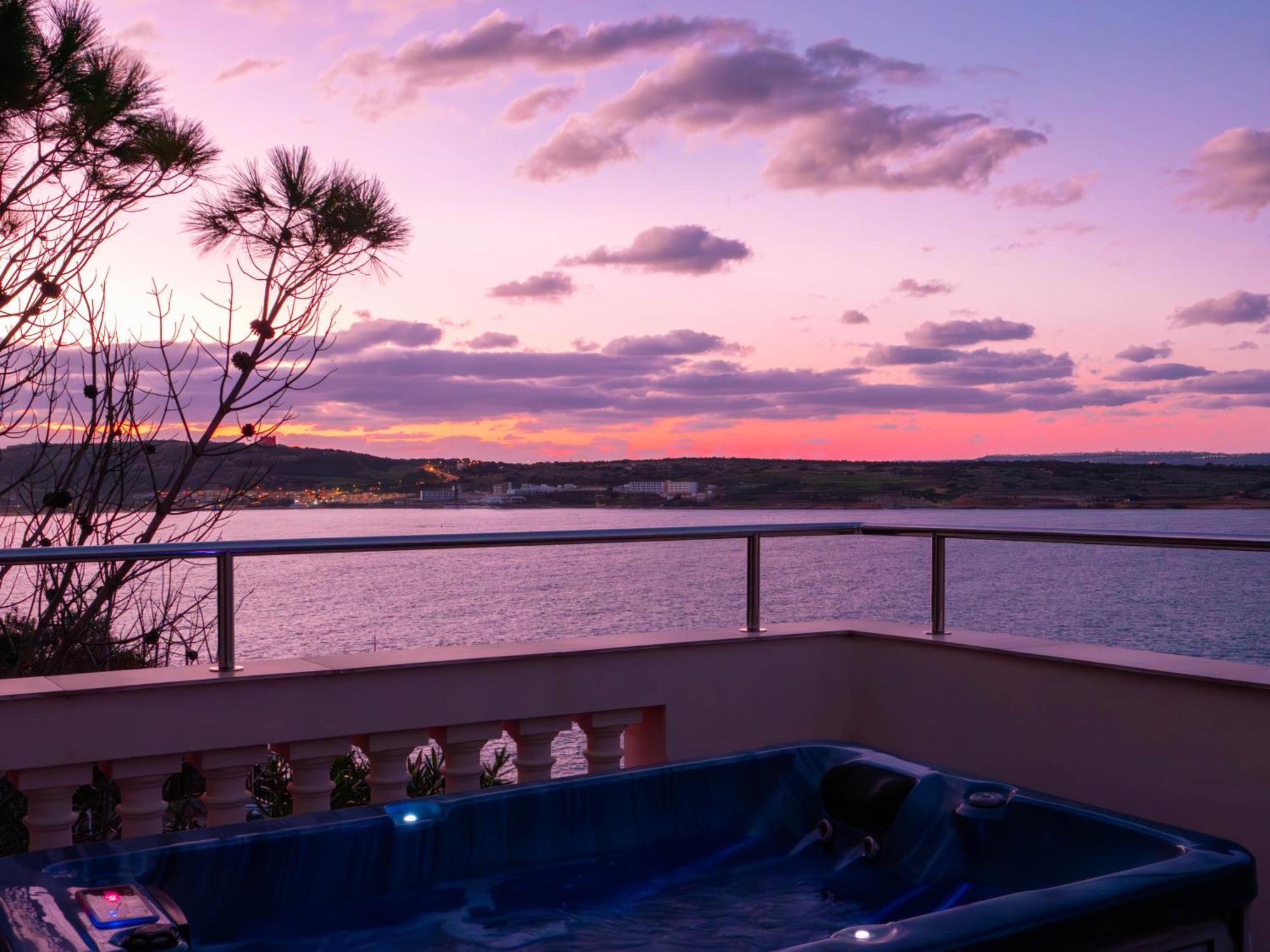 Villa Palma - Sunset Sea Views With Pool, Jacuzzi, Sauna And Games Room Мелліха Екстер'єр фото