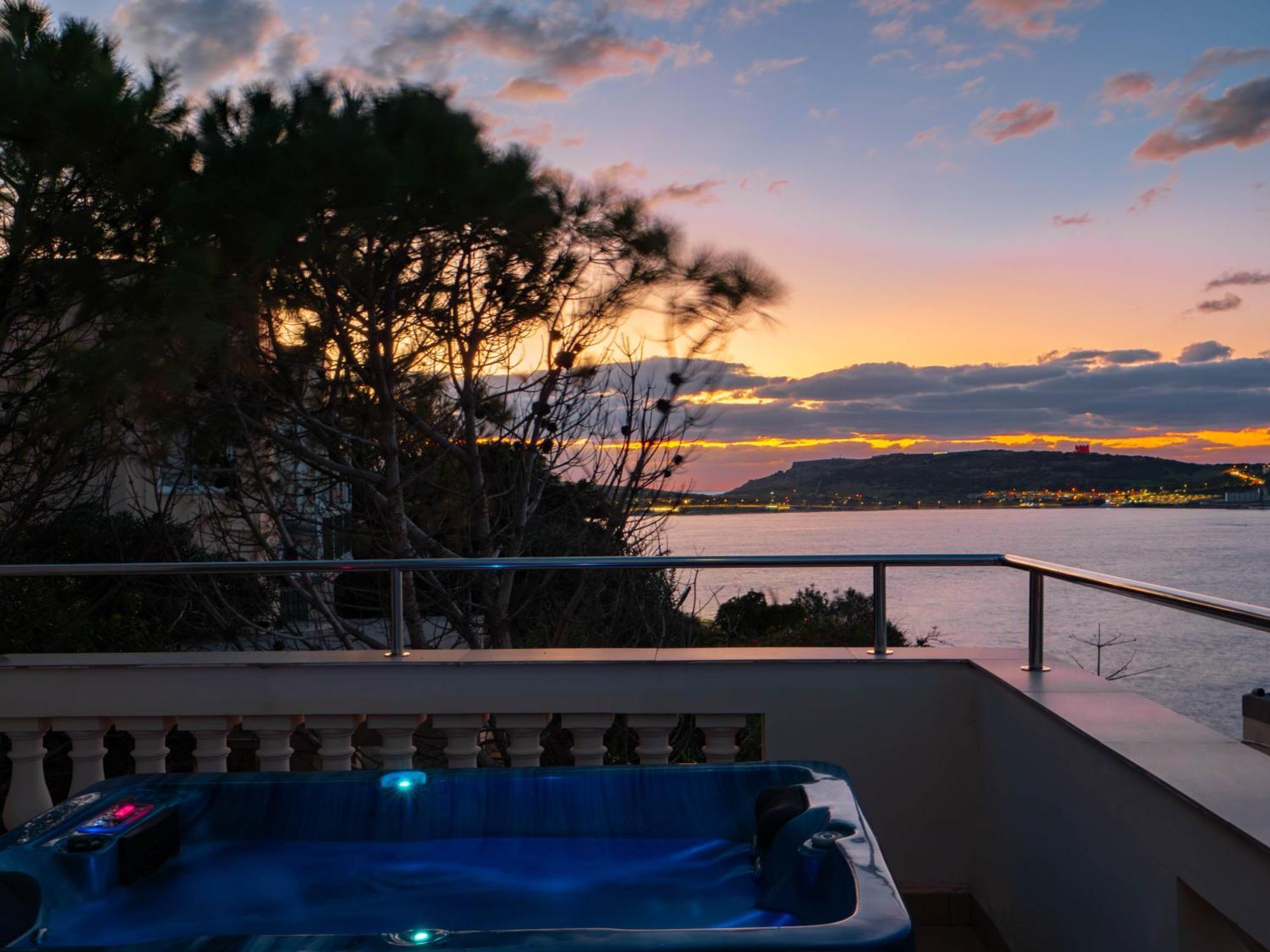 Villa Palma - Sunset Sea Views With Pool, Jacuzzi, Sauna And Games Room Мелліха Екстер'єр фото